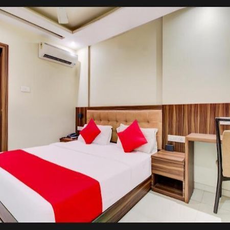 Hotel Emerald Near T2 International Airport Mumbai Bombaim Exterior foto